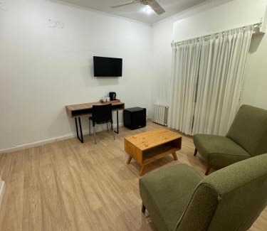 La Paz Hotel | Pet-Friendly Hotel Milton: Guest Rated 9/10 with Breakfast
