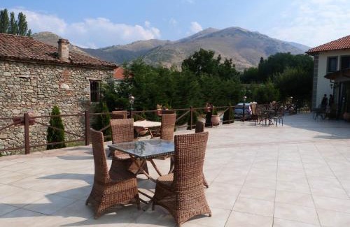 Laimos Hotel | Pet-Friendly Retreat at Hotel Mimallones with Breakfast