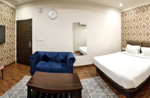 Sultanpur Hotel | Budget-Friendly Stay at Hotel Minitel Inn with Breakfast