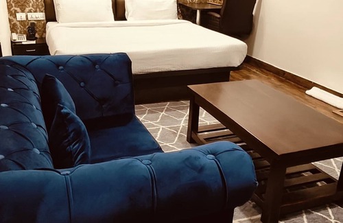 Sultanpur Hotel | Budget-Friendly Stay at Hotel Minitel Inn with Breakfast
