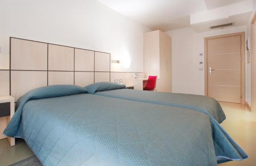 Torbole sul Garda Hotel | Inviting Hotel Miorelli with Oceanfront Pool & Hot Tub