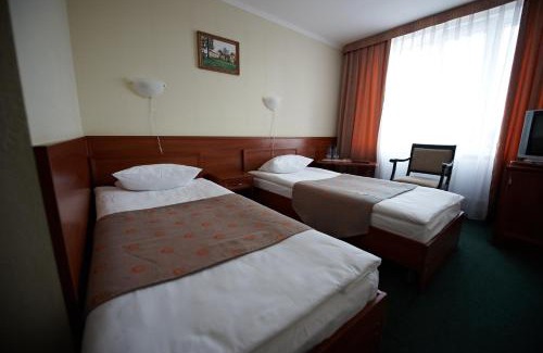 Rivne Hotel | Inviting Hotel Mir: Family-Friendly Dining & Breakfast Awaits