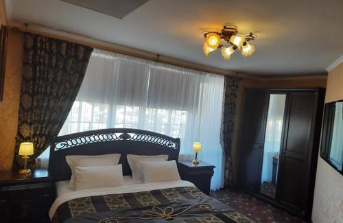 Rivne Hotel | Inviting Hotel Mir: Family-Friendly Dining & Breakfast Awaits