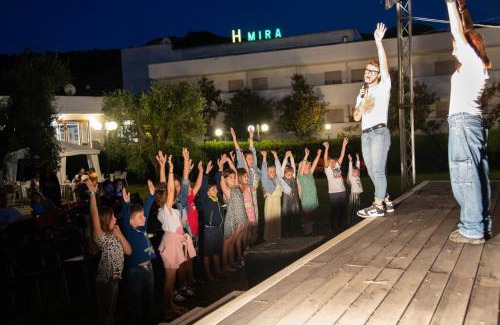 Grotta dell'acqua Hotel | Relax at Hotel Mira: Pet-Friendly Beachfront Retreat