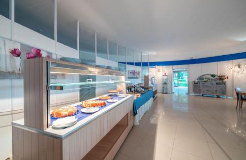 Grotta dell'acqua Hotel | Relax at Hotel Mira: Pet-Friendly Beachfront Retreat