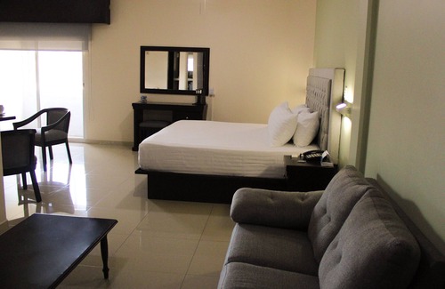 La Piedad Hotel | Discover Hotel Mirage: Family-Friendly Retreat with Spa & Pool