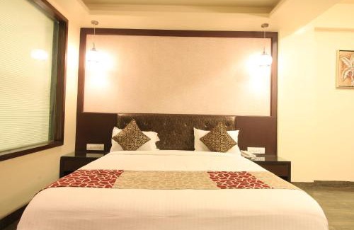 Ujjain Hotel | Discover Hotel Mittal Avenue & Paradise with Oceanview Pool