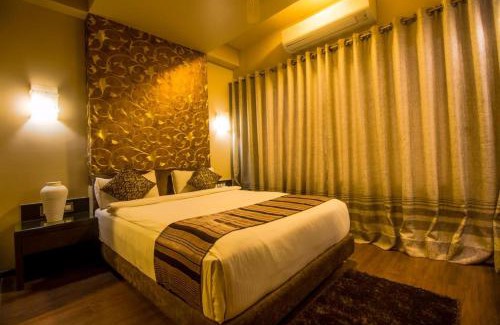 Ujjain Hotel | Discover Hotel Mittal Avenue & Paradise with Oceanview Pool