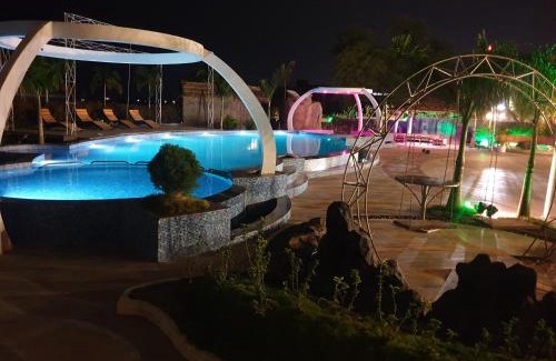 Ujjain Hotel | Discover Hotel Mittal Avenue & Paradise with Oceanview Pool