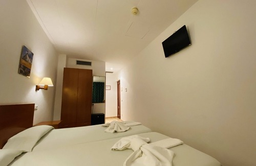 Canet de Mar Hotel | Ocean View Retreat at Hotel Mitus with Spa & Family Perks