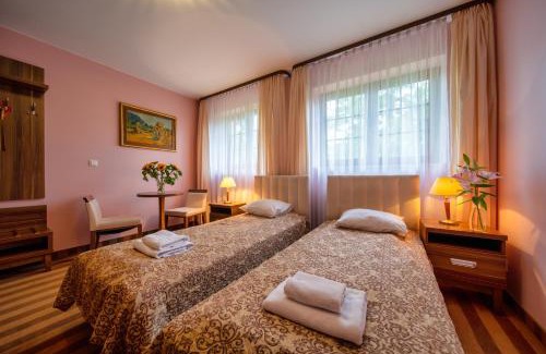 Kalwaria Zebrzydowska Hotel | Relaxing Oceanfront Escape at Hotel Modrzewiówka