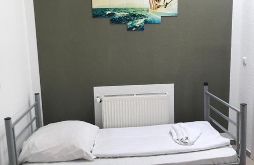Kalk Hotel | Budget-Friendly Hotel Moji Köln with Family and Pet Amenities