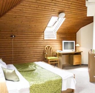 Szechenyihegy Hotel | Elevate Your Stay at Hotel Molnár with Ocean Views