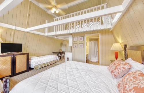 Kaunakakai Hotel | Family-Friendly Hotel Molokai: Relax by the Pool