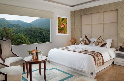 Kathmandu Hotel | Discover Hotel Monalisa: Family-Friendly with Pool & Dining