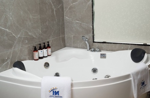 Kathmandu Hotel | Discover Hotel Monalisa: Family-Friendly with Pool & Dining