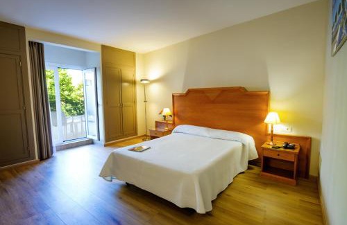 Marbella City Centre Hotel | Relax at Hotel Monarque El Rodeo with Ocean Views & Pool