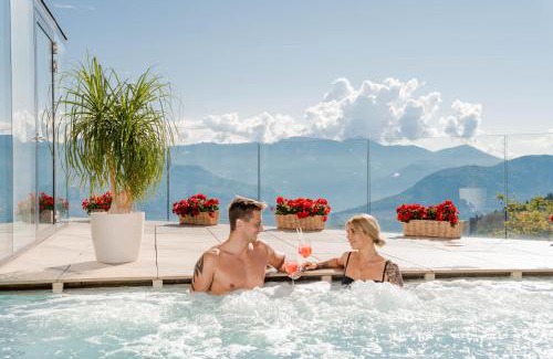 Vaneze Hotel | Elegant Retreat at Hotel Monte Bondone with Ocean Views