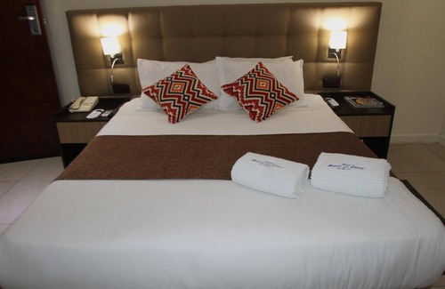Polana Cimento B Hotel | Budget-Friendly Escape at Hotel Monte Carlo with Pool & Spa