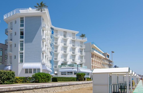 Caorle Hotel | Hotel Montecarlo: Oceanfront Stay with Private Beach Access