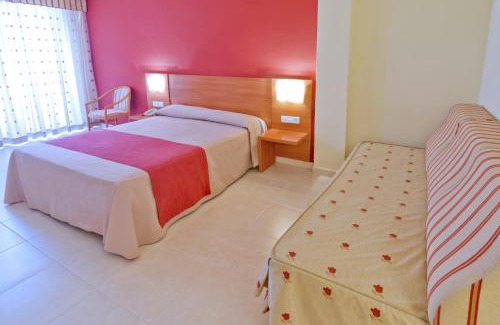 Santa Susanna Hotel | Elegant Hotel Montemar Maritim with Oceanfront Pool Access