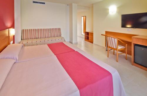 Santa Susanna Hotel | Elegant Hotel Montemar Maritim with Oceanfront Pool Access