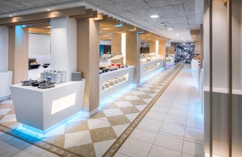 Santa Susanna Hotel | Elegant Hotel Montemar Maritim with Oceanfront Pool Access