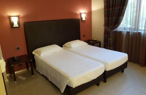 Peschiera Borromeo Hotel | Convenient Hotel Montini Near Linate Airport with Breakfast
