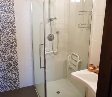 Peschiera Borromeo Hotel | Convenient Hotel Montini Near Linate Airport with Breakfast