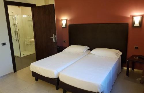 Peschiera Borromeo Hotel | Convenient Hotel Montini Near Linate Airport with Breakfast