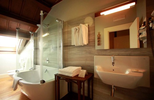 Lugo Hotel | Elegant Hotel Monumento Pazo de Orbán with Spa & Dining