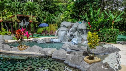Palma Cabin | Discover Hotel Mountain Paradise with Pool and Hot Tub