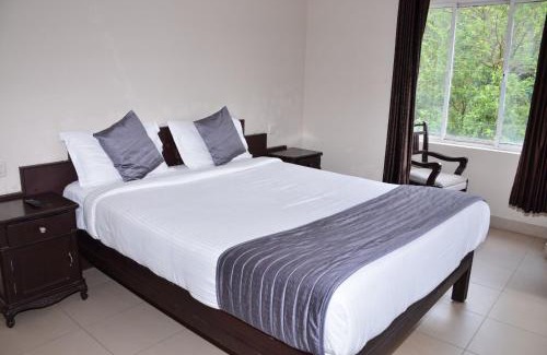 Nullatanni Hotel | Pet-Friendly Getaway at Hotel Mountain Shelter Awaits
