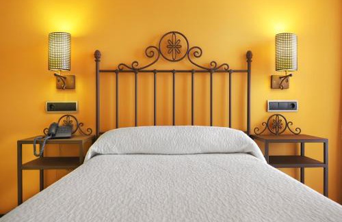 Honrubia Hotel | Discover Hotel Moya: Pet-Friendly with Breakfast Included