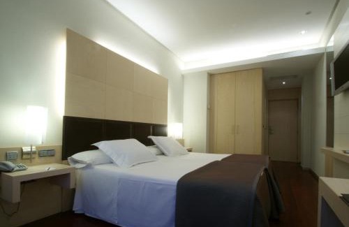 Valladolid City Centre Hotel | Discover Hotel Mozart: Family-Friendly Dining & High Ratings
