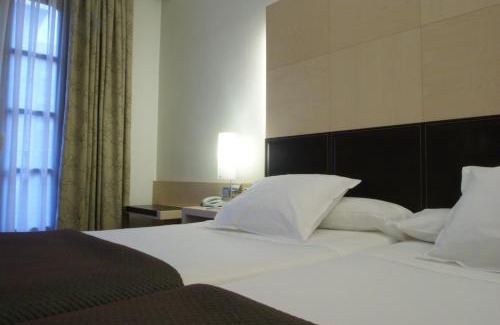 Valladolid City Centre Hotel | Discover Hotel Mozart: Family-Friendly Dining & High Ratings