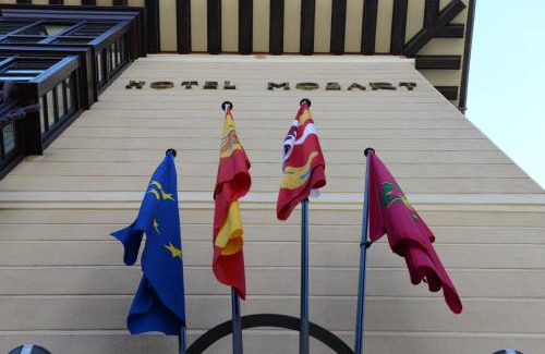 Valladolid City Centre Hotel | Discover Hotel Mozart: Family-Friendly Dining & High Ratings
