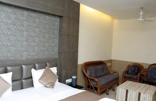Mathura Hotel | Hotel Mukund palace, Mathura