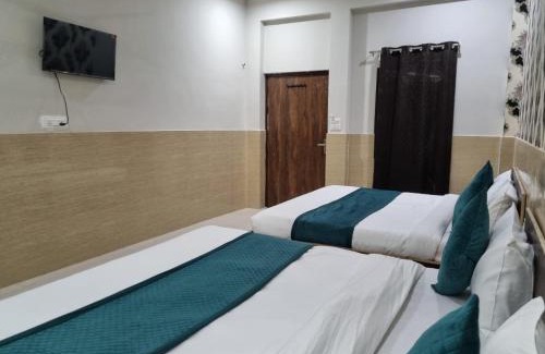 Vrindavan House | Hotel Mukund Urban Silverkey -Free unlimited 5g internet, in house parking- Fully AC - Near Prem Mandir