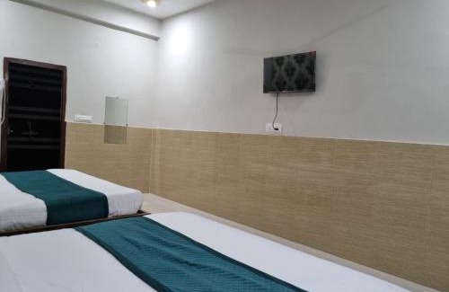 Vrindavan House | Hotel Mukund Urban Silverkey -Free unlimited 5g internet, in house parking- Fully AC - Near Prem Mandir