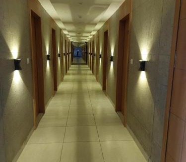 Mathura Hotel | Discover Hotel Mukut Mani: 4-Star Stay with Cozy Amenities