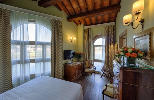 Florence Hotel | Indulge at Hotel Mulino di Firenze with Pool & Spa Access