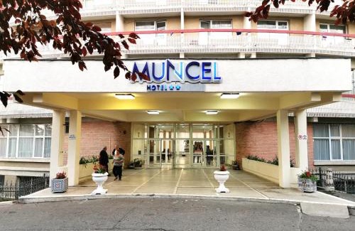 Baile Felix Hotel | Family-Friendly Hotel Muncel Băile Felix with Pool Access