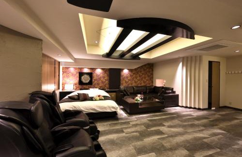Oiage Hotel | Relax at HOTEL MYTH-Y: Adults-Only Retreat with Hot Tub