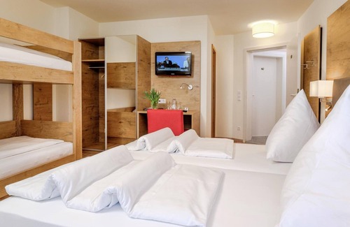 Rust Hotel | Discover Hotel Mythos: Rated 9.4 with Spa & Restaurant