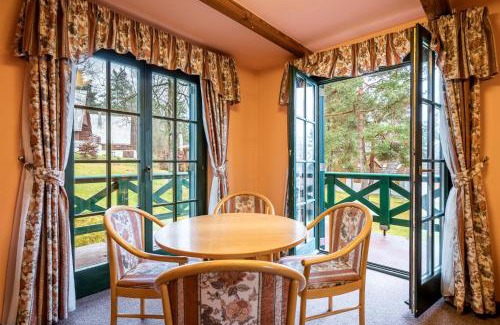 Karlovy Dvory Hotel | Pet-Friendly Getaway at Hotel na Jezeře with Dining Options