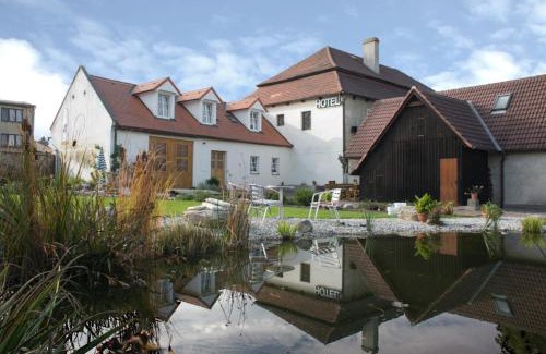 Sedlice Hotel | Pet-Friendly Stay at Hotel Na Velké hospodě – 8/10 Rated