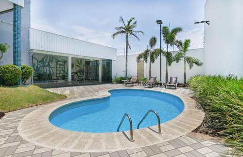 Areao Hotel | Comfortable Hotel Nacional Inn Cuiabá with Pool & Dining
