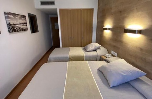 Lleida Hotel | Budget-Friendly Hotel Nadal with Family Amenities & Dining