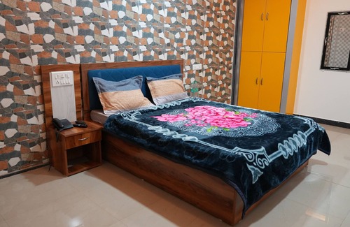 Anjanvel Hotel | Comfortable Stay at Hotel Nakshtra, Shrungartali
